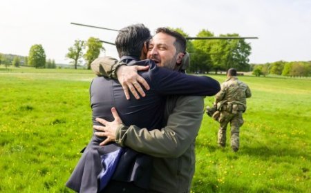 Zelensky Arrives London, Meets Sunak