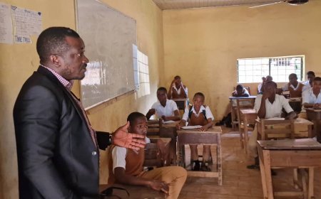 Anambra Law Maker Volunteers As Classroom Teacher