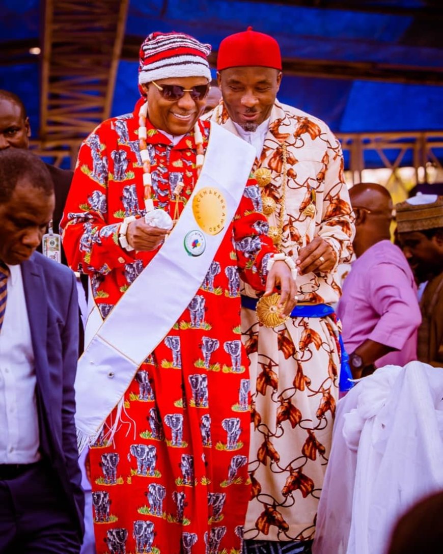 SHITTIMA’S WARM HANDSHAKE ACROSS THE NIGER.