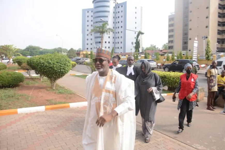 Photos: N2.7bn fraud: Buhar’s ex-minister Sirika, daughter arrive court